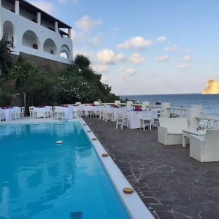 Basiluzzo Bed & Breakfast 4*