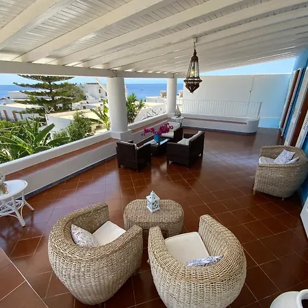 فندق مبيت وإفطار Basiluzzo 4*